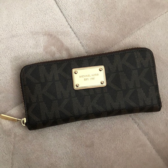 Michael Kors Handbags - Michael Kors Wallet